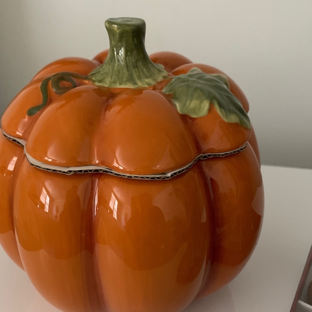 NEW! 🎃 Ceramic Pumpkin Dish with Spreaders
